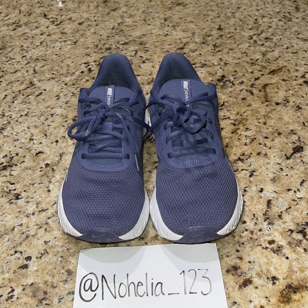 Nike Revolution